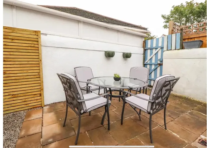 Kitty Cottage - 3 Bedroom - Warm And Welcoming - Sleeps 5 - Blackpool
