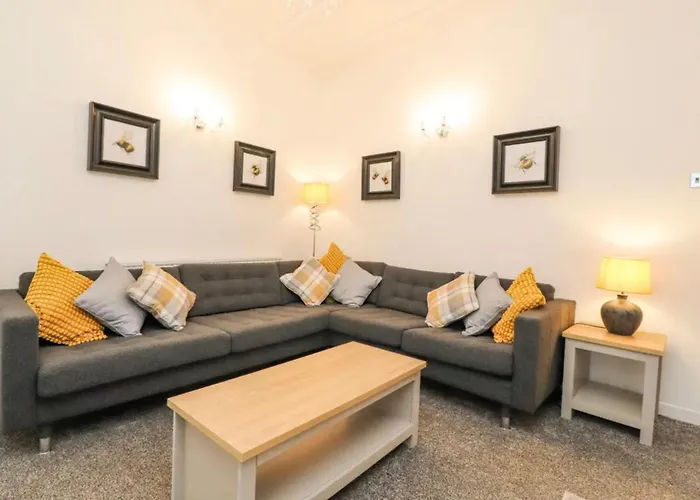 Kitty Cottage - 3 Bedroom - Warm And Welcoming - Sleeps 5 - Blackpool