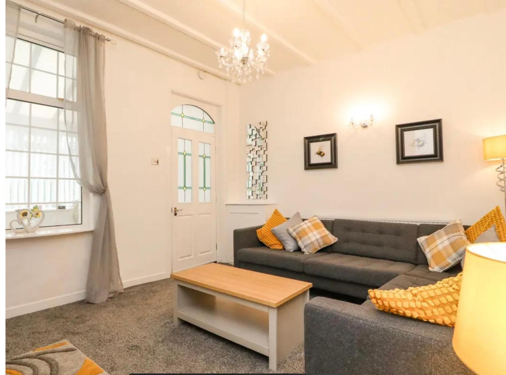 Casa vacanze Kitty - 3 Bedroom - Warm And Welcoming - Sleeps 5 - Blackpool