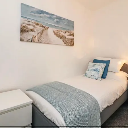 Kitty Cottage - 3 Bedroom - Warm And Welcoming - Sleeps 5 - Blackpool Exterior foto